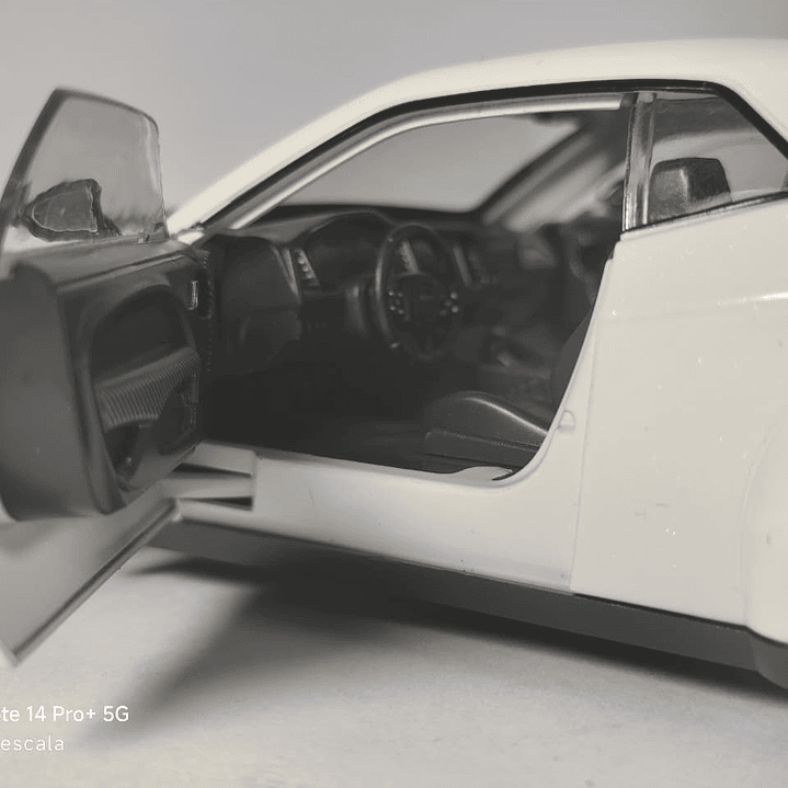 DODGE challenger  SRT Escala 1/24 Marca China LUCES LED 9