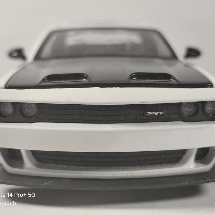 DODGE challenger  SRT Escala 1/24 Marca China LUCES LED 11