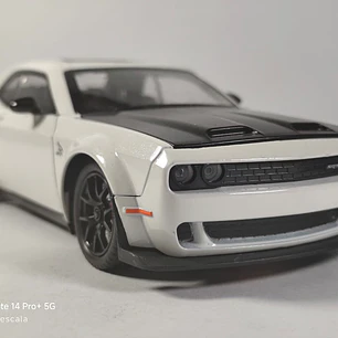 DODGE challenger  SRT Escala 1/24 Marca China LUCES LED