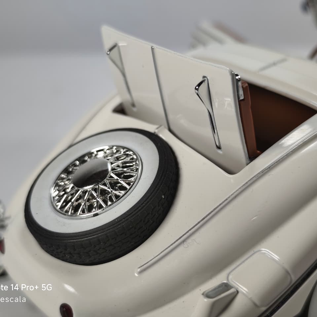 MERCEDES BENZ 500 K ESCALA 1/24 MARCA CHINA LUCES LED 6