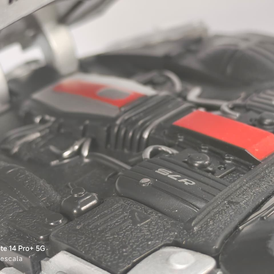 MERCEDES BENZ SLR MCLAREN PLATEADO 1-24 MARCA NEWAO 2