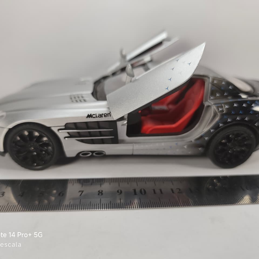 MERCEDES BENZ SLR MCLAREN PLATEADO 1-24 MARCA NEWAO 3