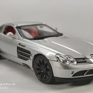 MERCEDES BENZ SLR MCLAREN PLATEADO 1-24 MARCA NEWAO