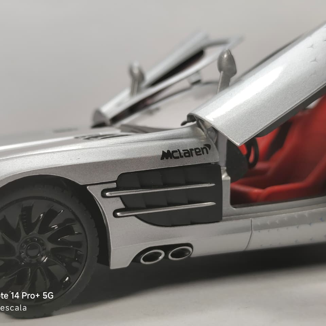 MERCEDES BENZ SLR MCLAREN PLATEADO 1-24 MARCA NEWAO 7