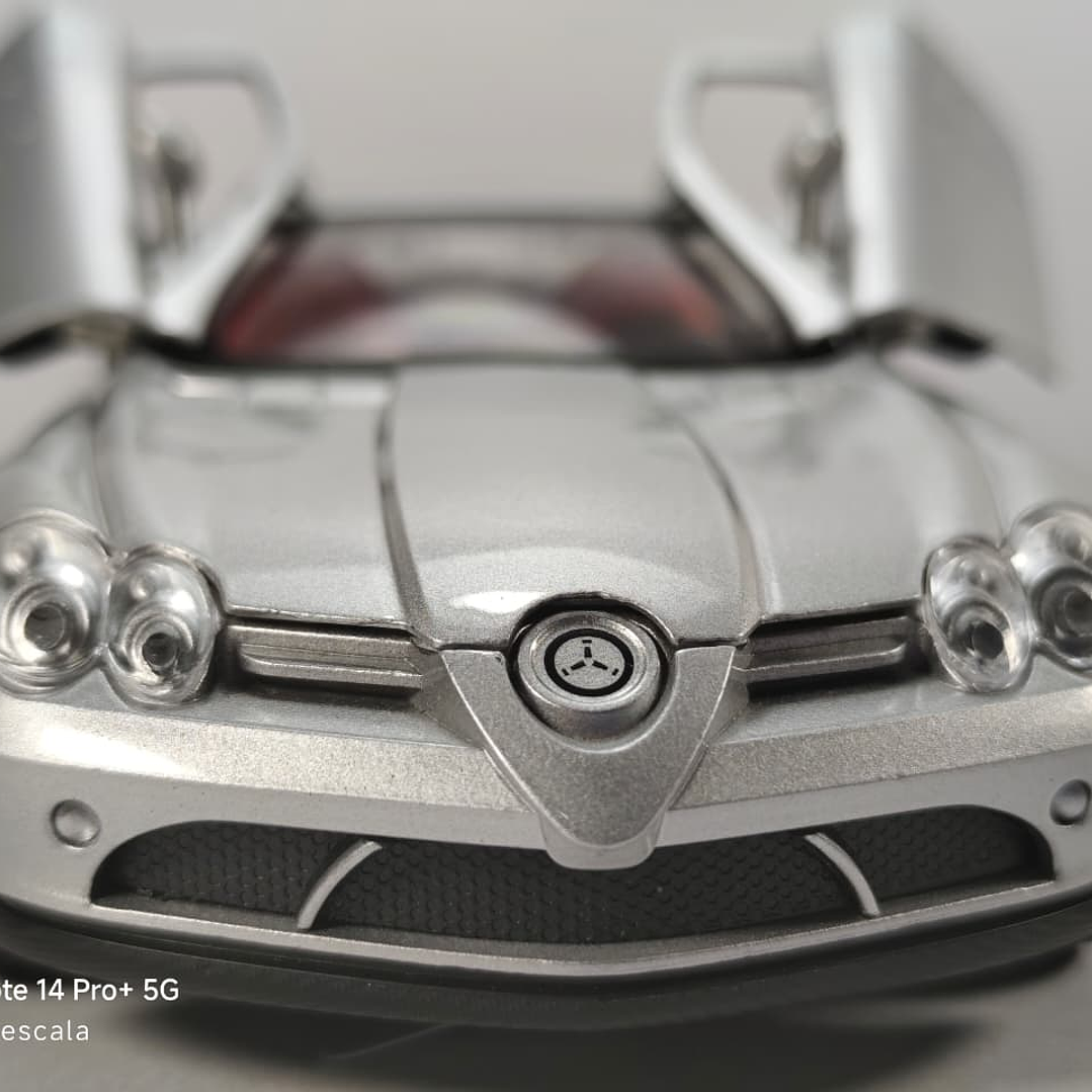 MERCEDES BENZ SLR MCLAREN PLATEADO 1-24 MARCA NEWAO 9