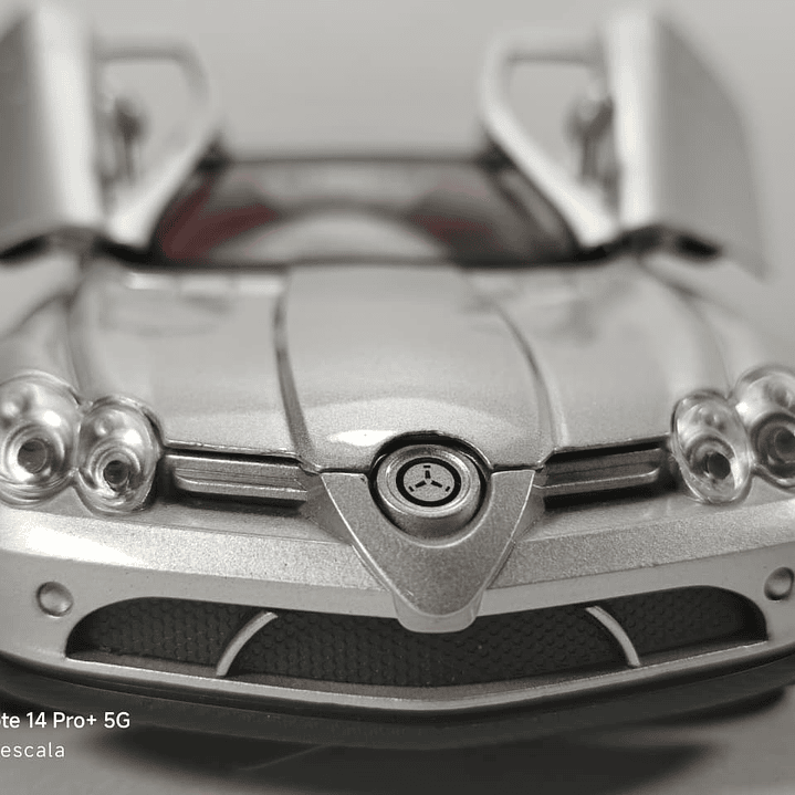 MERCEDES BENZ SLR MCLAREN PLATEADO 1-24 MARCA NEWAO 9