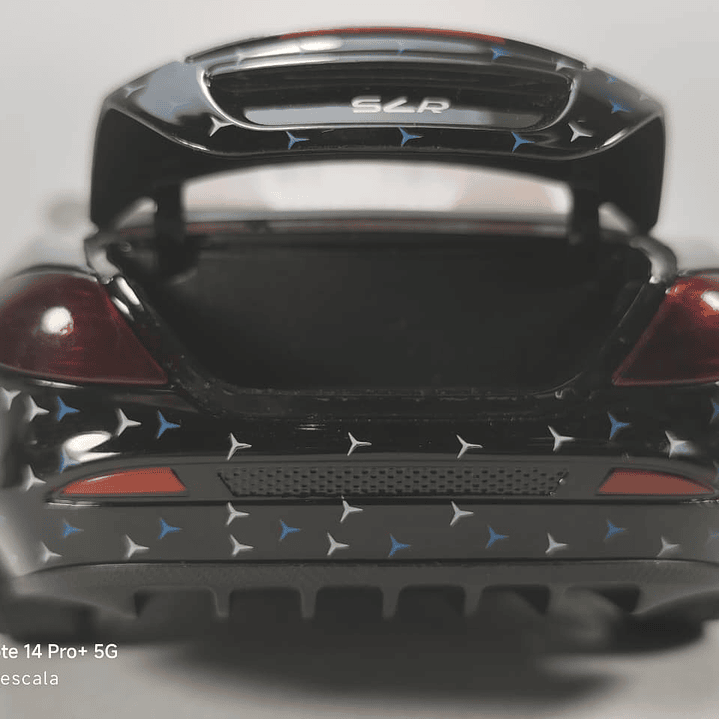 MERCEDES BENZ SLR MCLAREN PLATEADO 1-24 MARCA NEWAO 10