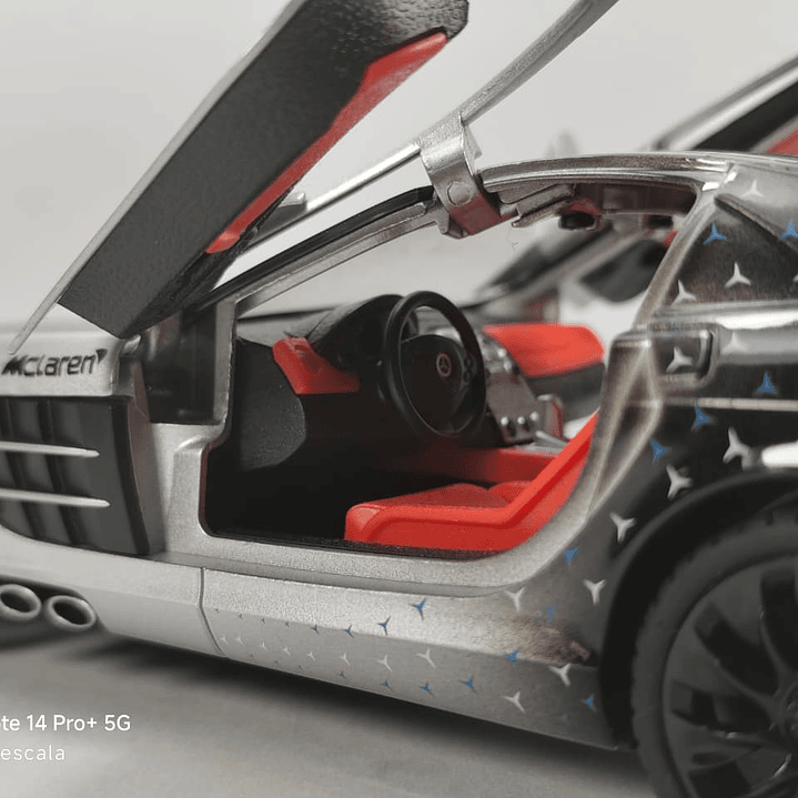 MERCEDES BENZ SLR MCLAREN PLATEADO 1-24 MARCA NEWAO 11