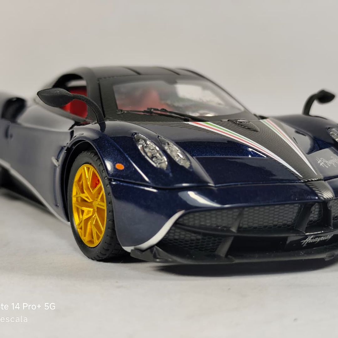 Pagani Huayra azul, Chino, Escala 1-24 1