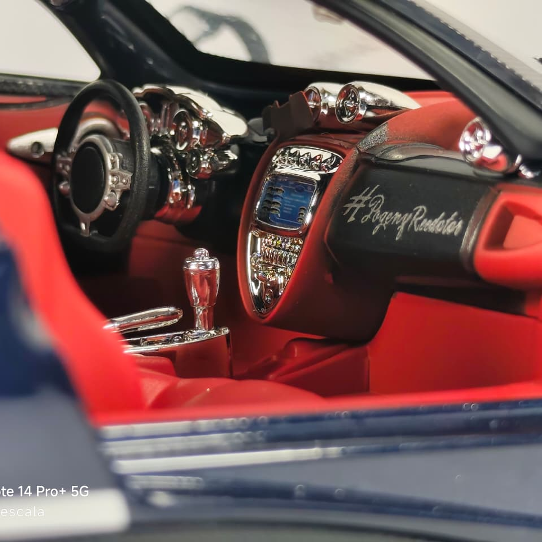 Pagani Huayra azul, Chino, Escala 1-24 2