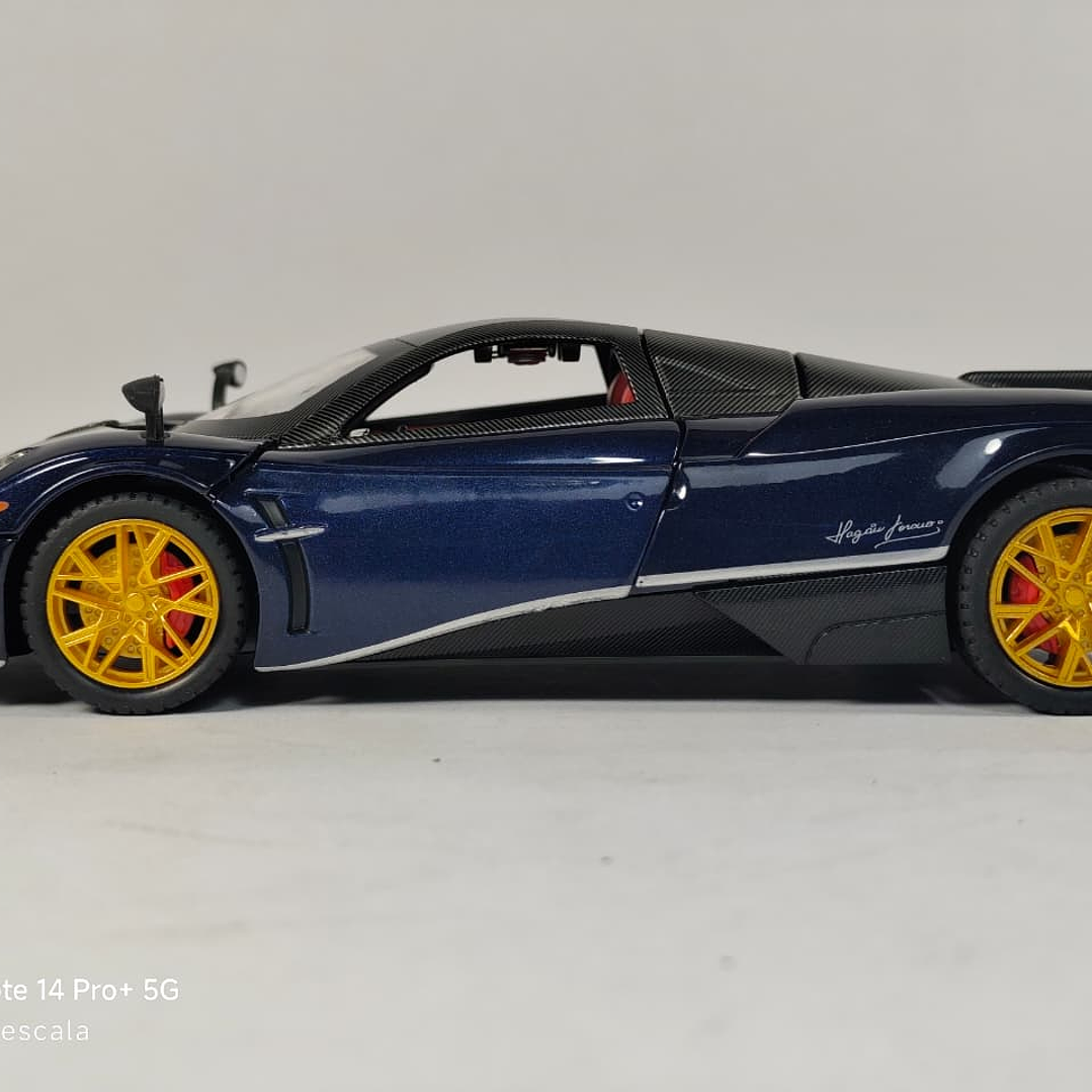 Pagani Huayra azul, Chino, Escala 1-24 5