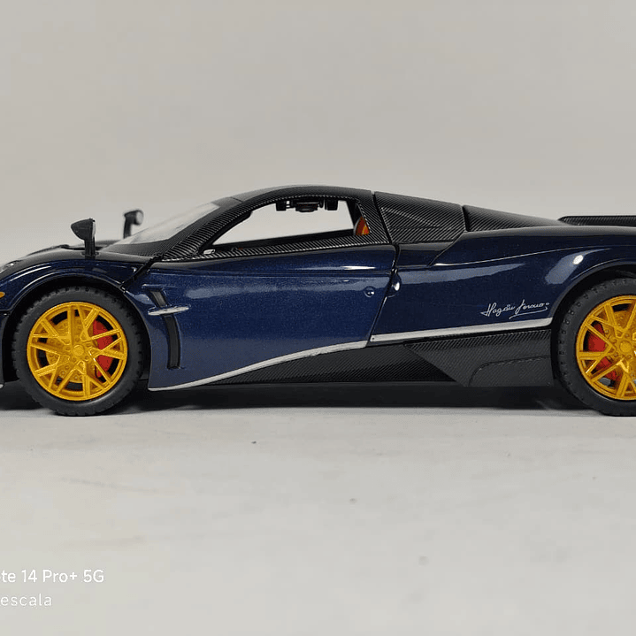 Pagani Huayra azul, Chino, Escala 1-24 5