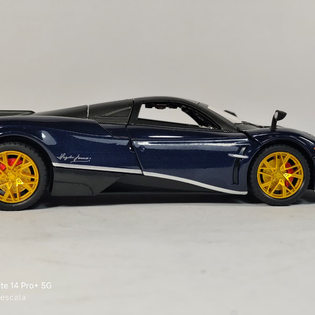 Pagani Huayra azul, Chino, Escala 1-24 7