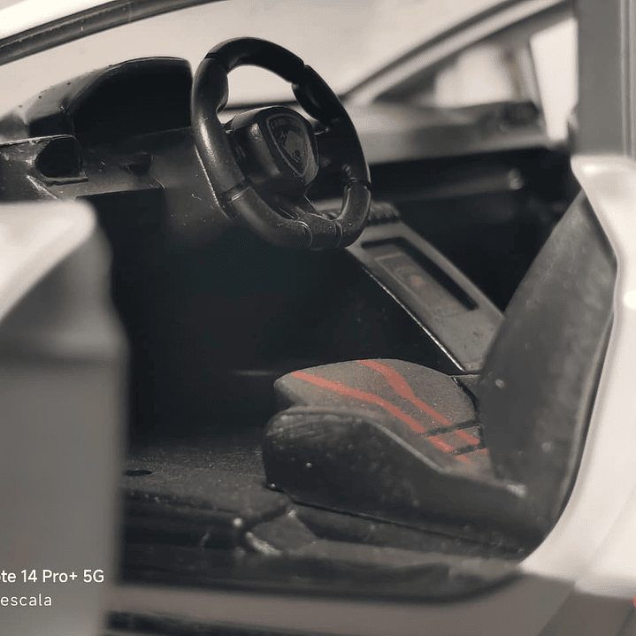 Lamborghini Huracán Blanco l 1/24 Marca Jinglifang Luces Led 4