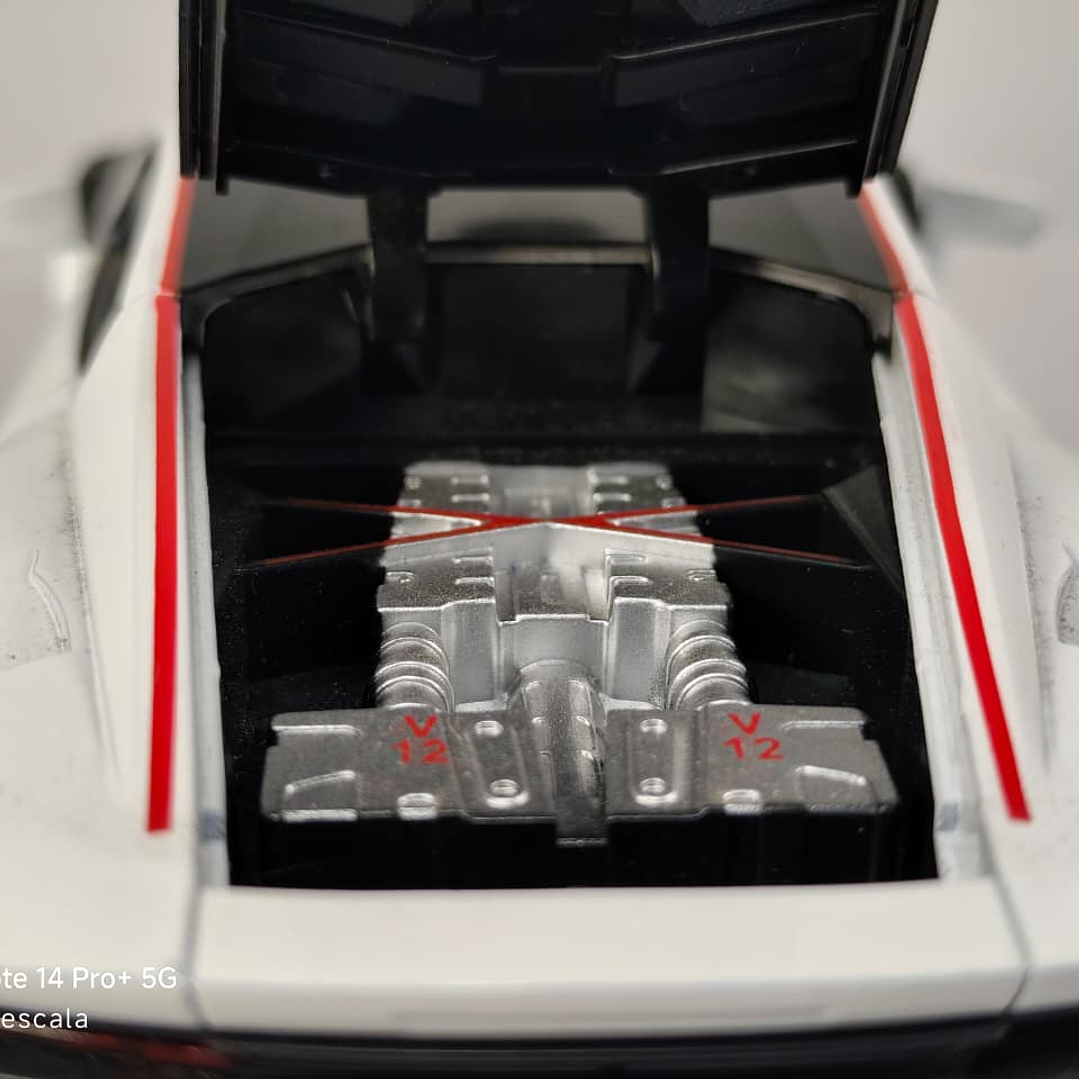 Lamborghini Huracán Blanco l 1/24 Marca Jinglifang Luces Led 5