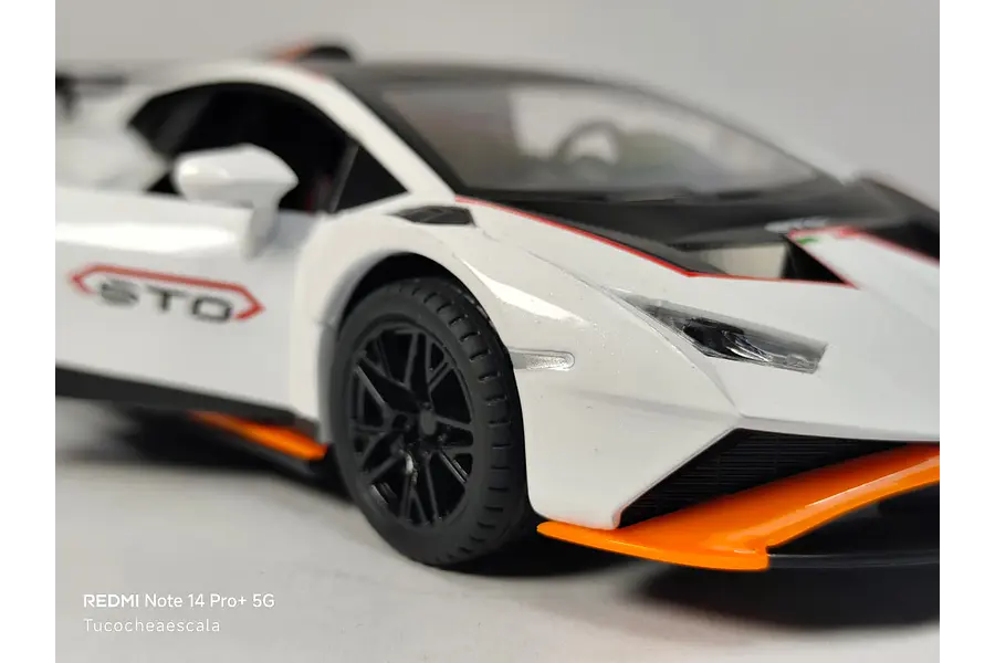 Lamborghini Huracán Blanco l 1/24 Marca Jinglifang Luces Led