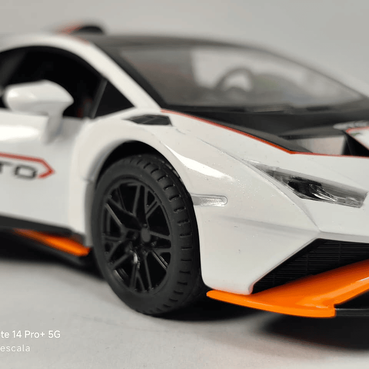 Lamborghini Huracán Blanco l 1/24 Marca Jinglifang Luces Led 1