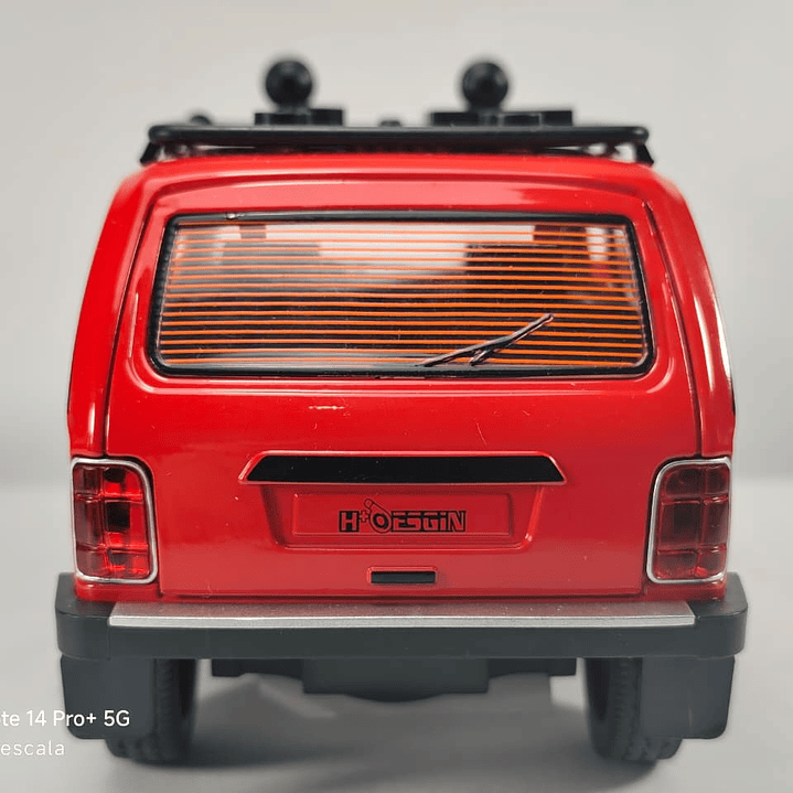 Lada Niva 2121, Escala 1:24 Marca China Luces LED 4