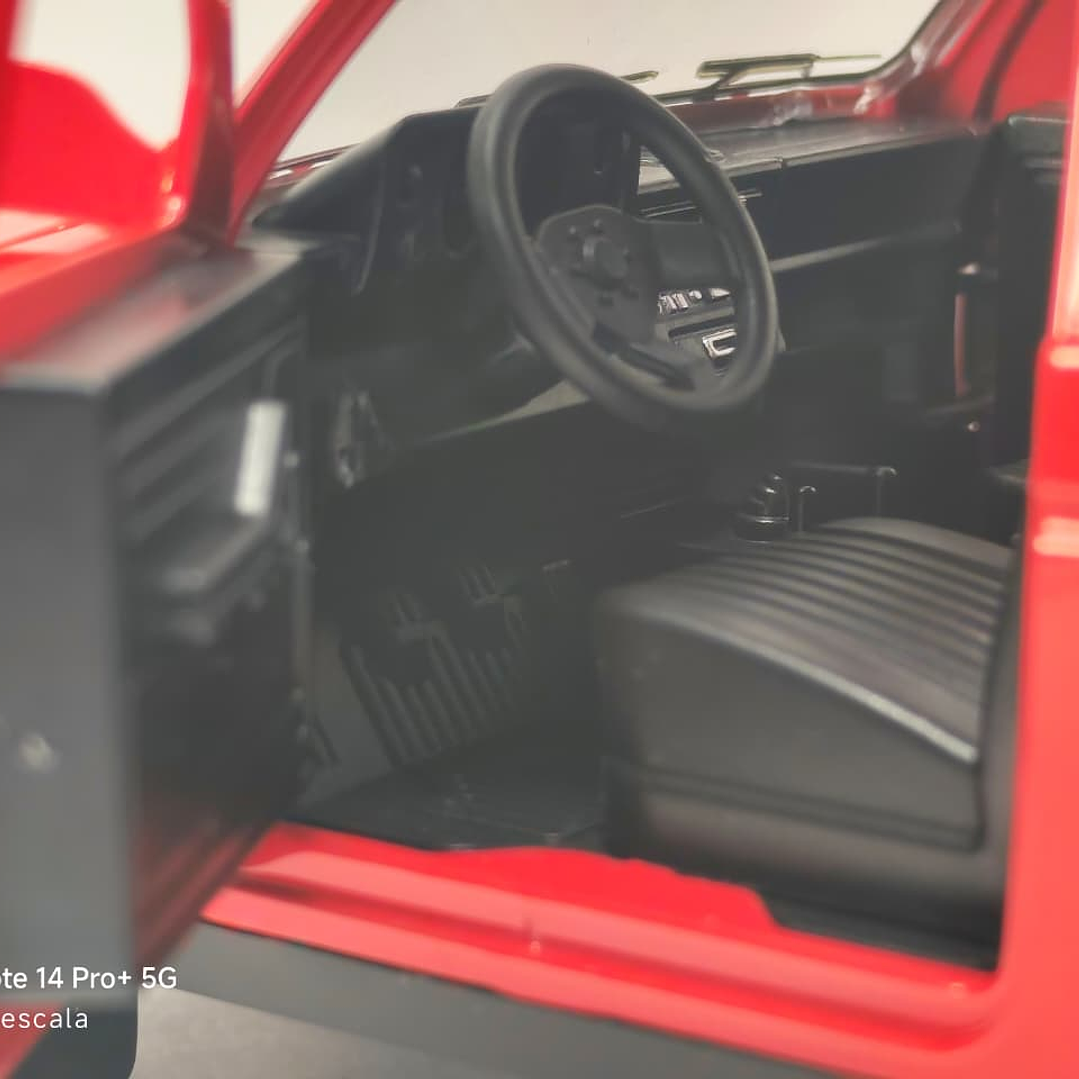 Lada Niva 2121, Escala 1:24 Marca China Luces LED 7