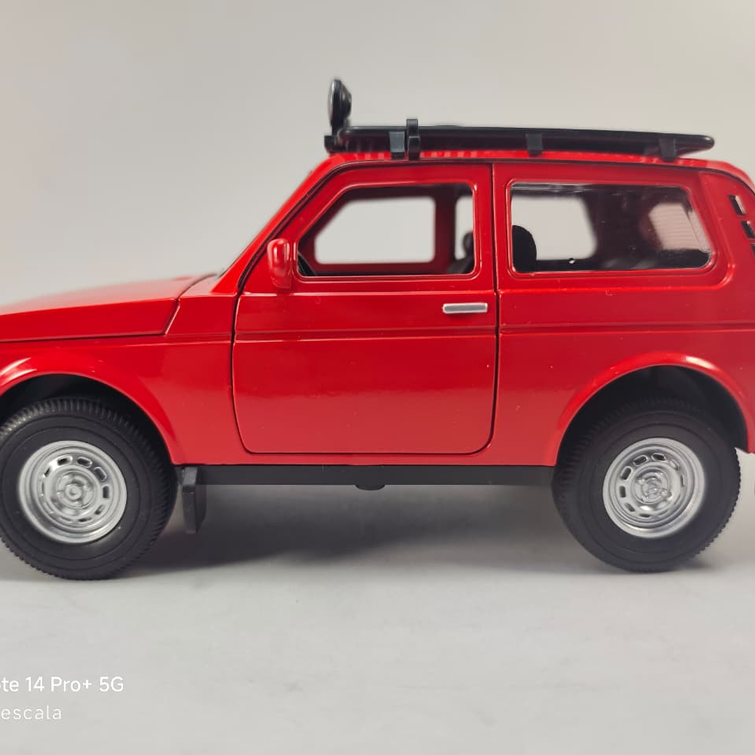 Lada Niva 2121, Escala 1:24 Marca China Luces LED 8