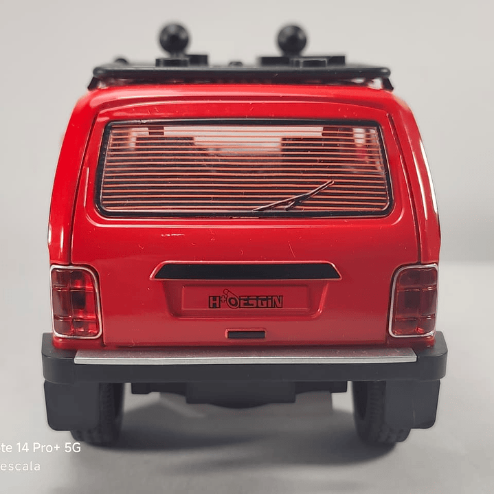 Lada Niva 2121, Escala 1:24 Marca China Luces LED 10