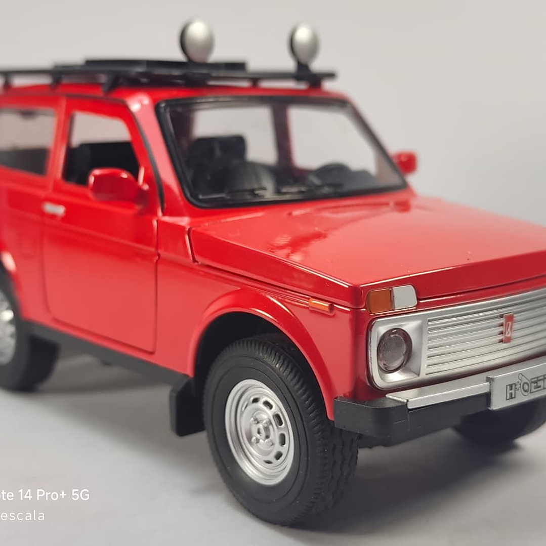 Lada Niva 2121, Escala 1:24 Marca China Luces LED 1