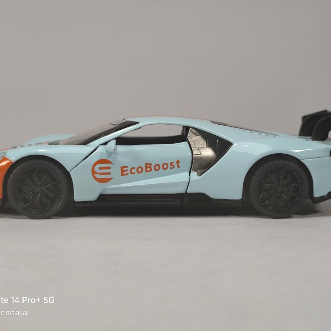 FORD GT ECO BOST ESCALA 1:32 MARCA NEWAO LUCES LED  3
