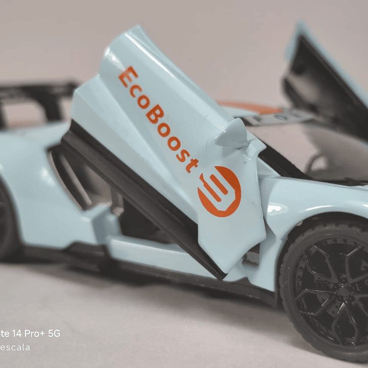 FORD GT ECO BOST ESCALA 1:32 MARCA NEWAO LUCES LED  4