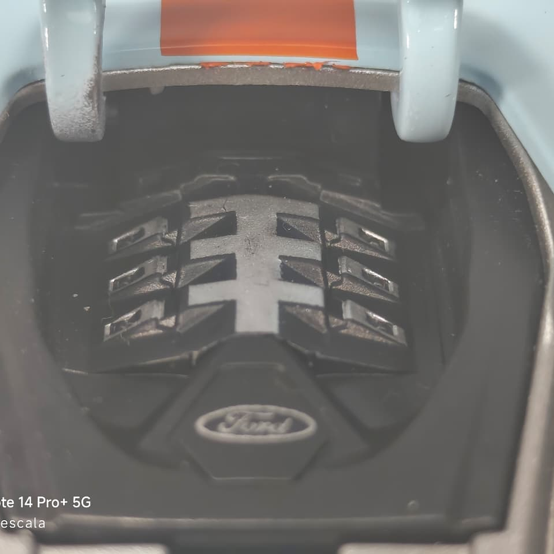 FORD GT ECO BOST ESCALA 1:32 MARCA NEWAO LUCES LED  9