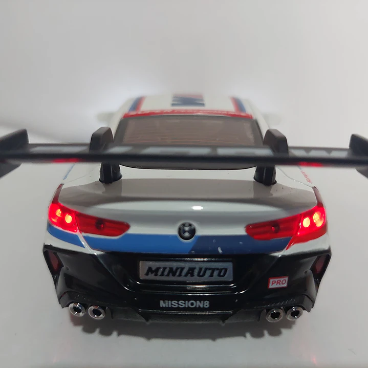 BMW M8 GTE BLANCO ESCALA 1:24 MARCA MINIAUTO 2