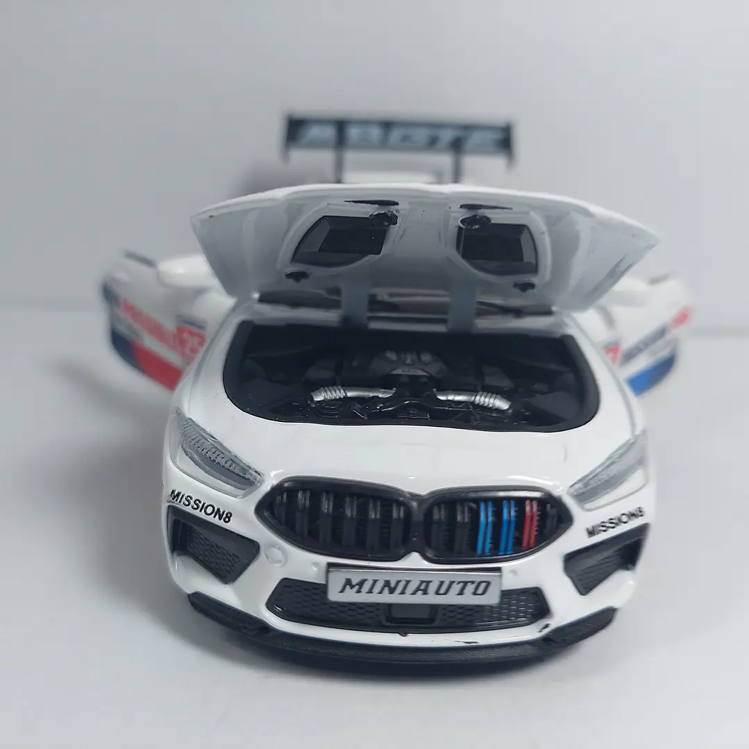 BMW M8 GTE BLANCO ESCALA 1:24 MARCA MINIAUTO 3