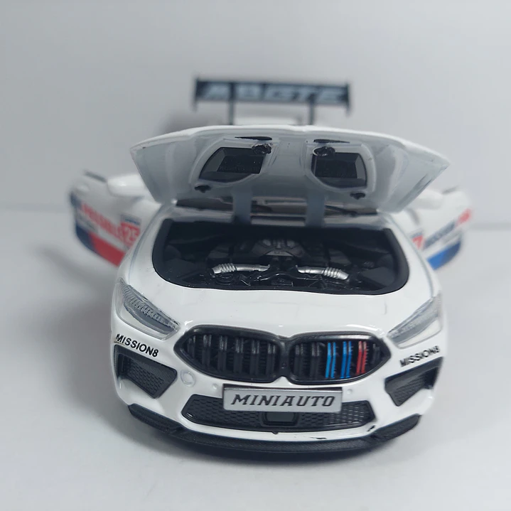 BMW M8 GTE BLANCO ESCALA 1:24 MARCA MINIAUTO 3