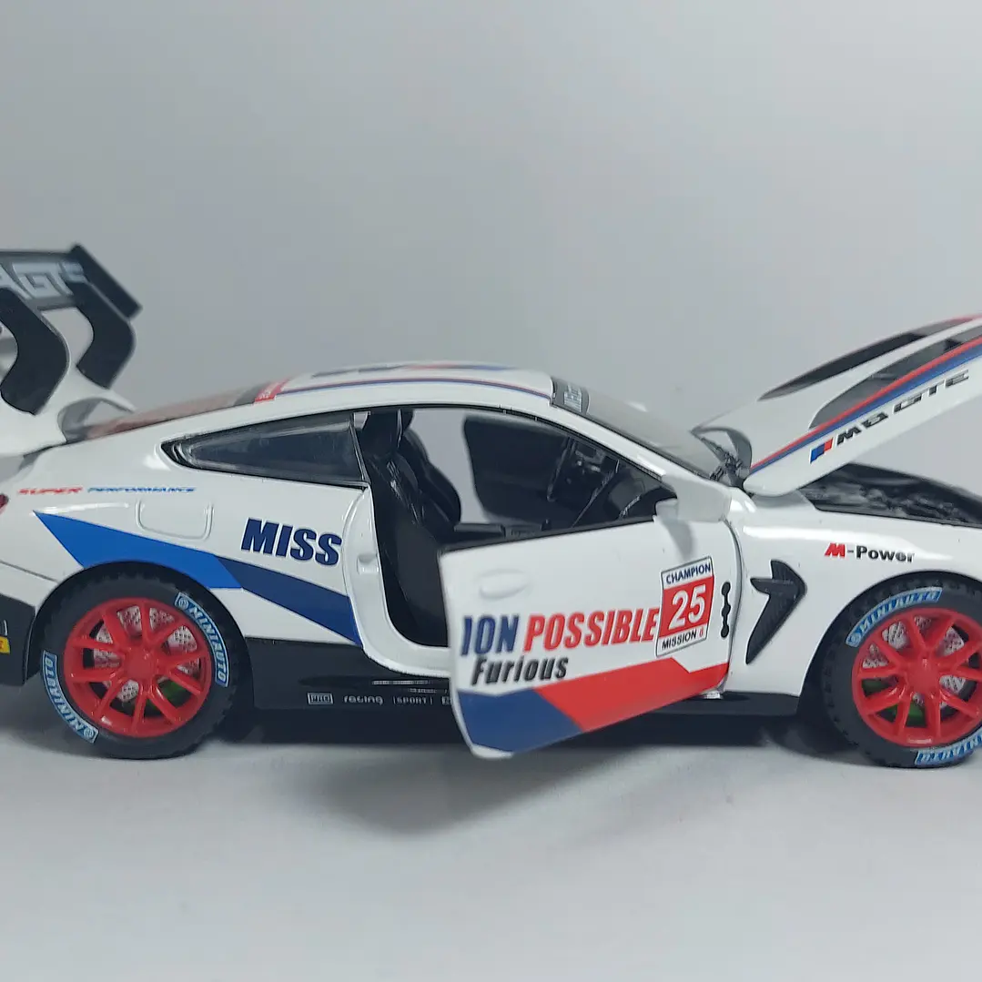 BMW M8 GTE BLANCO ESCALA 1:24 MARCA MINIAUTO 5
