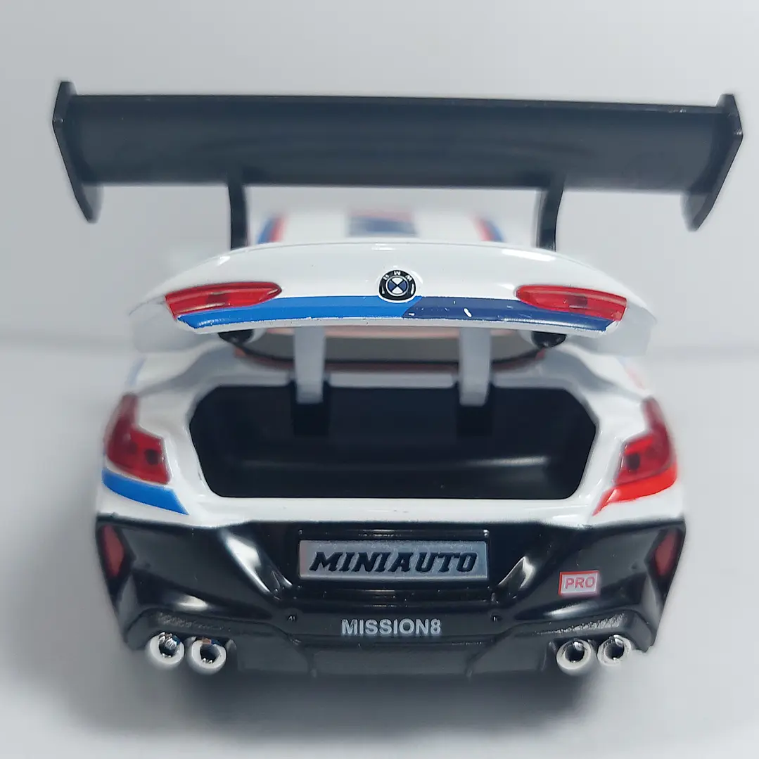 BMW M8 GTE BLANCO ESCALA 1:24 MARCA MINIAUTO 6