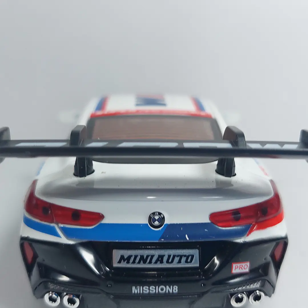 BMW M8 GTE BLANCO ESCALA 1:24 MARCA MINIAUTO 7