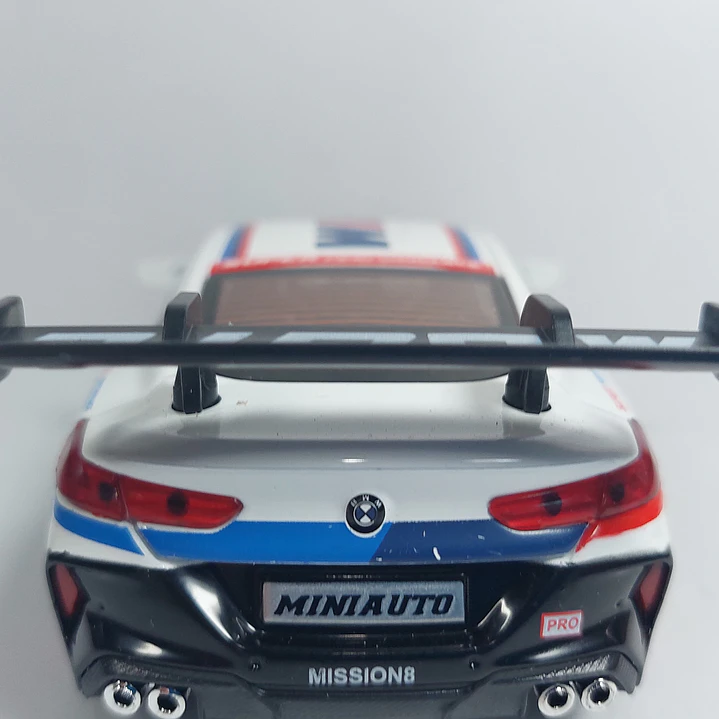 BMW M8 GTE BLANCO ESCALA 1:24 MARCA MINIAUTO 7