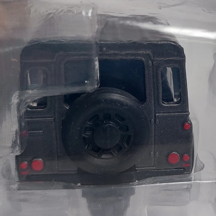 Land Rover Defender 110 Gris Escala 1/64 majorette 4