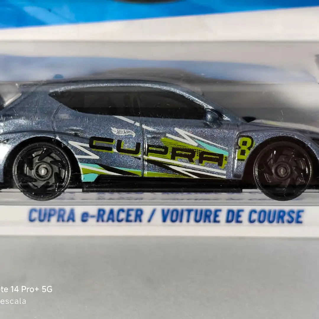 Cupra e Racer Hot Wheels , escala 1/64- 2