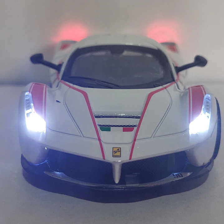 Ferrari 365 GTB4 COMPITIZIONE  Escala 1/64 3