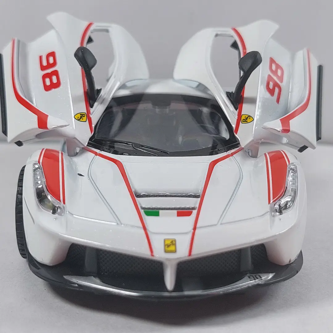 Ferrari 365 GTB4 COMPITIZIONE  Escala 1/64 5