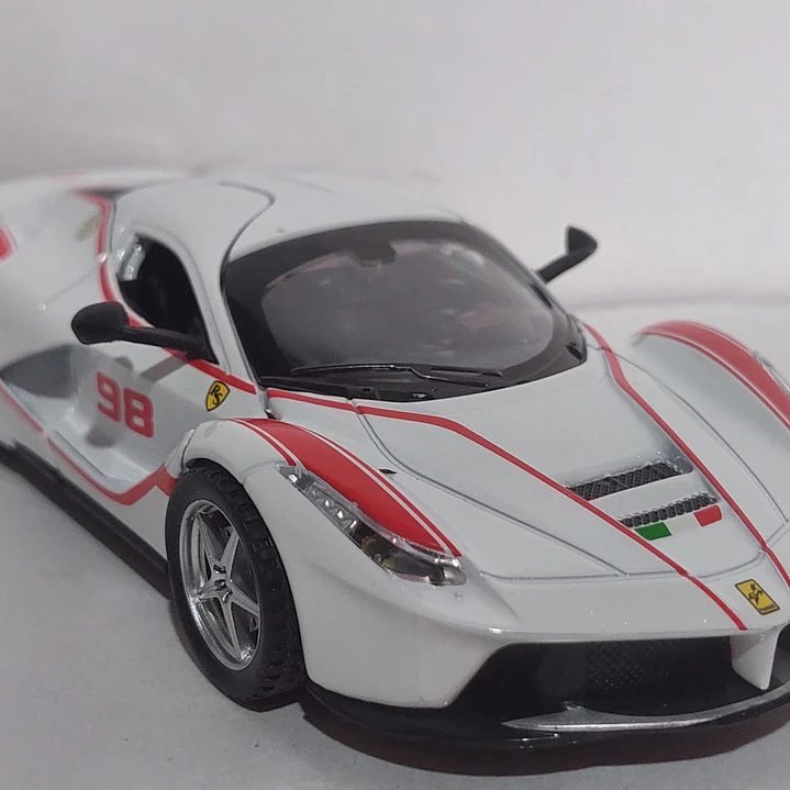 Ferrari 365 GTB4 COMPITIZIONE  Escala 1/64 1