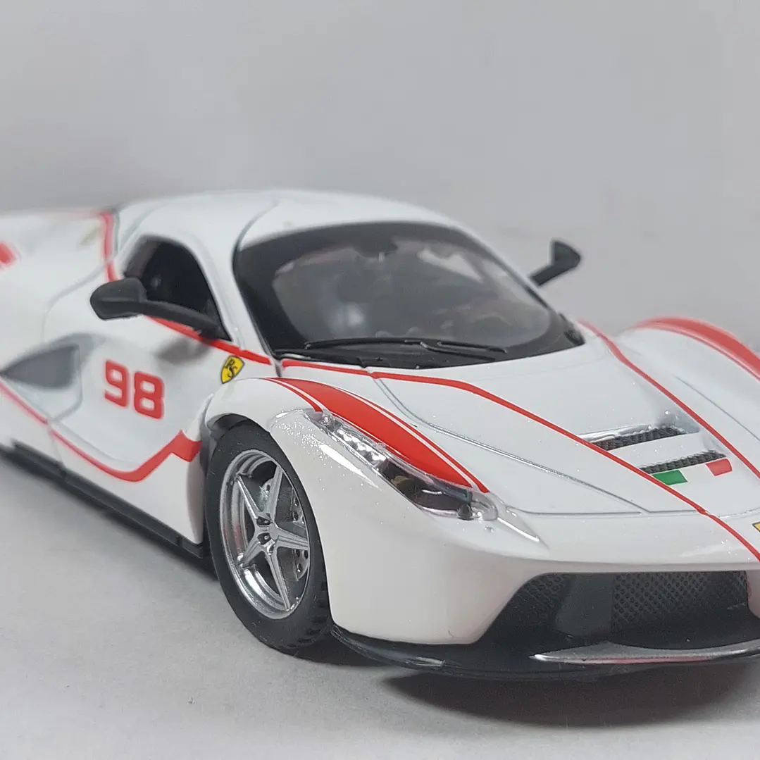 Ferrari 365 GTB4 COMPITIZIONE  Escala 1/64 7