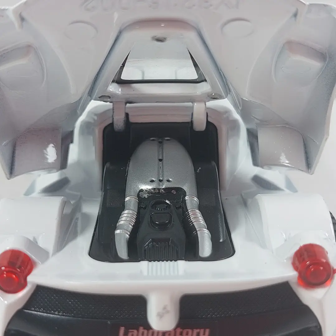 Ferrari 365 GTB4 COMPITIZIONE  Escala 1/64 8