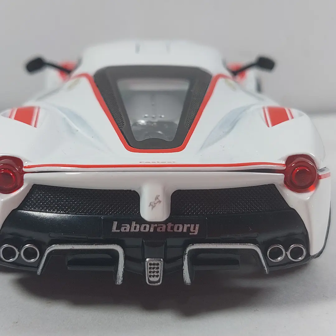 Ferrari 365 GTB4 COMPITIZIONE  Escala 1/64 10