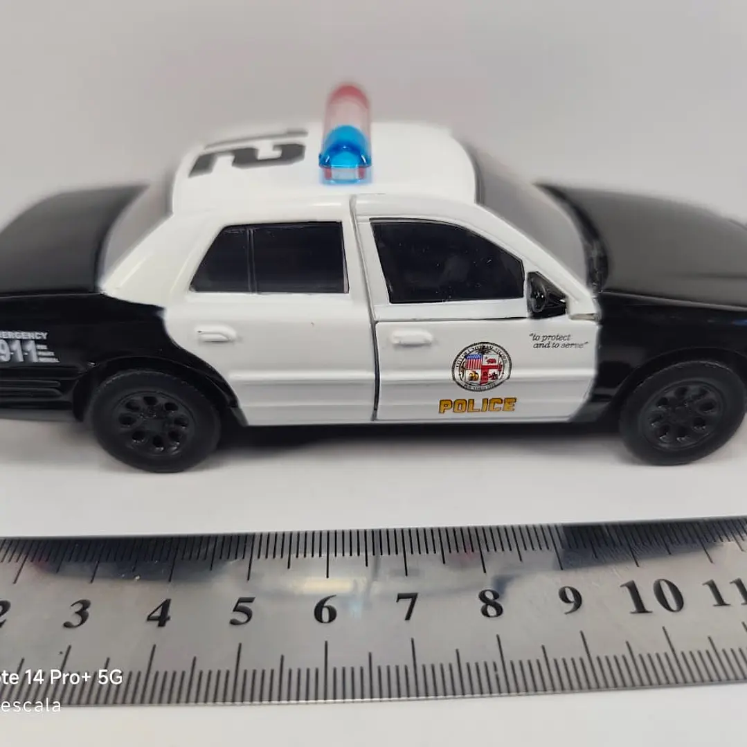 Ford Crown Victoria de policia Marca Jada 1/32 Rapido y furioso 7