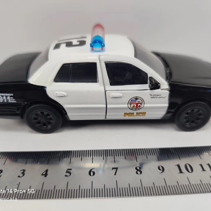 Ford Crown Victoria de policia Marca Jada 1/32 Rapido y furioso 7