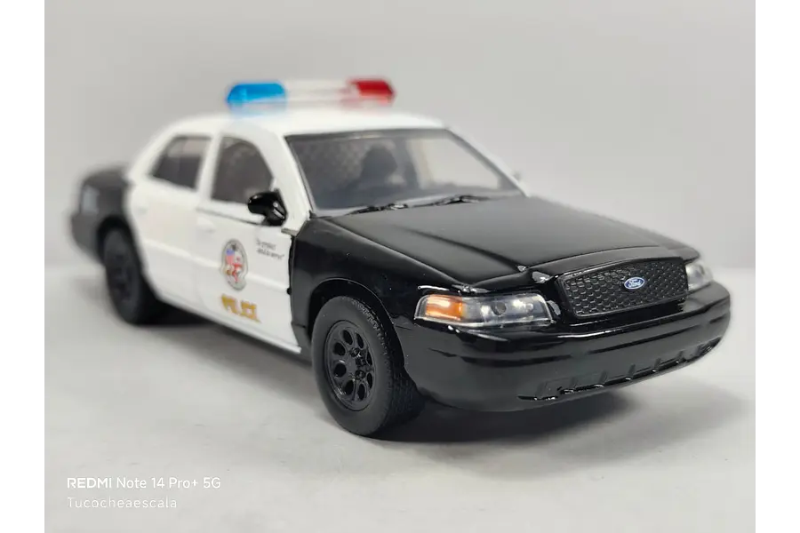 Ford Crown Victoria de policia Marca Jada 1/32 Rapido y furioso