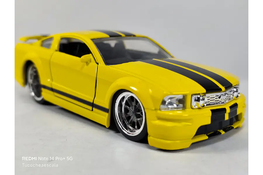 FORD MUSTANG GT 2006 DE F & F Escala 1/32 Marca Jada