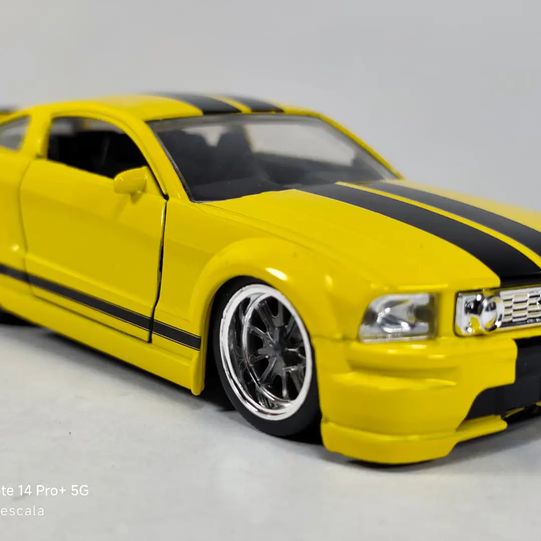 FORD MUSTANG GT 2006 DE F & F Eescala 1/32 Marca Jada 1