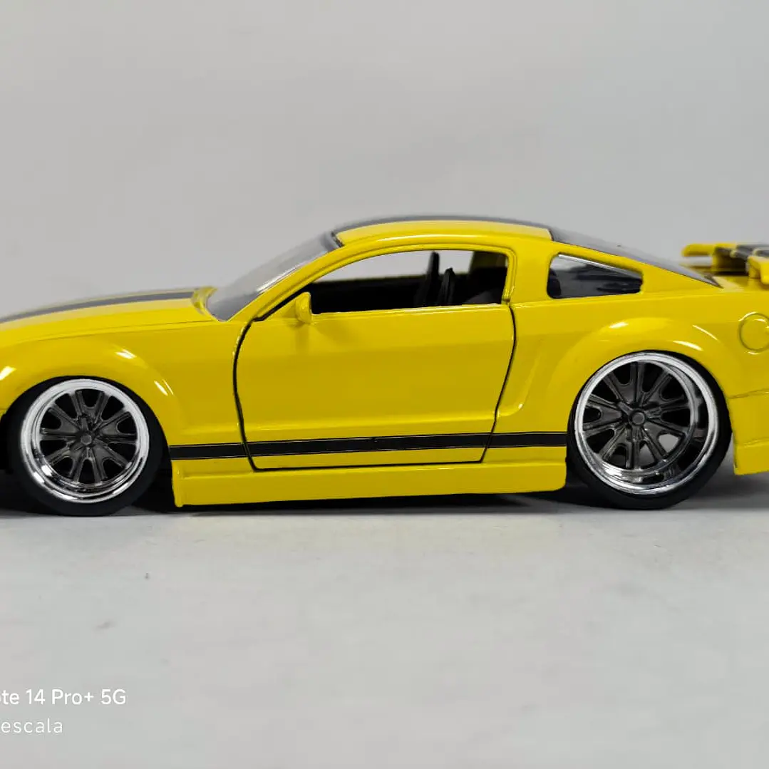 FORD MUSTANG GT 2006 DE F & F Eescala 1/32 Marca Jada 8